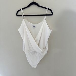 🤍NWOT White Express Bodysuit🤍